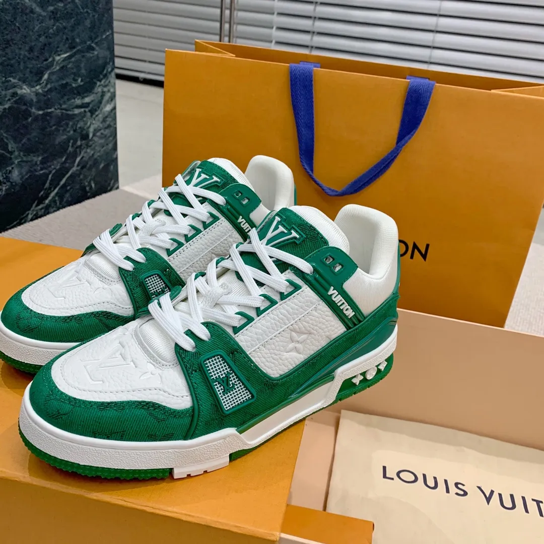 👟👟Ex-factory price 840👟👟 Women's Shoes Factory Purchasing Level ✈️ LV Trainer Latest Series of Couple's Sports Shoes Super Handsome Denim New Style, Very Good-looking ~ A must-have item for fashionistas Top-notch embossed grained calf leather on the upper Original molded T👟👟Ex-factory price U outsole, same texture as the original version Please look for our quality Please pay attention to distinguish the currency materials on the market Men's size: 39-45 Women's size: 35-40 ⚠️Full set of packaging (exclusive z👟👟factory price level anti-theft buckle cannot be sold once disassembled)
